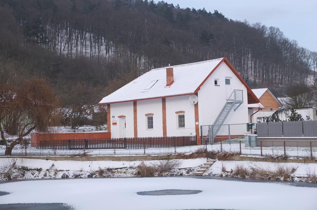 Apartman75 Tisnov Buitenkant foto